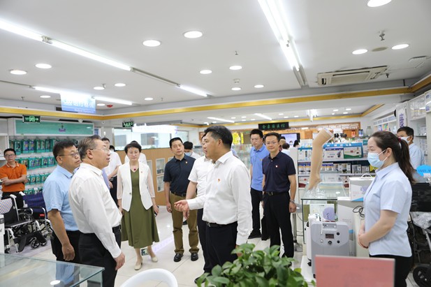 商務部副部長盛秋平一行到國藥集團北京國大金象調研指導